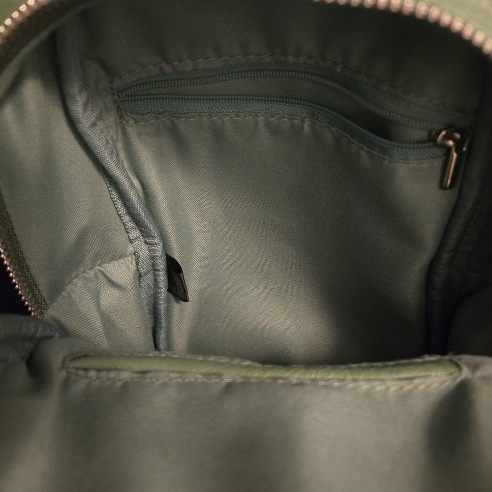 Malibu Skye Vegan Leather Green Crossbody Sling Bag With Adjustable Strap - Picture 4 of 9